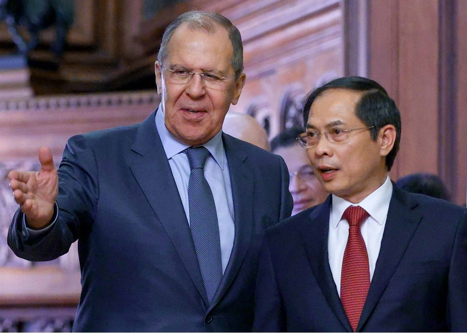 Bộ trưởng Ngoại giao Nga Sergei Lavrov và Bộ trưởng Ngoại giao Việt Nam Bùi Thanh Sơn trước cuộc họp báo sau hội đàm, Moscow, năm 2021. (Ảnh: Bộ Ngoại giao Nga/TASS)