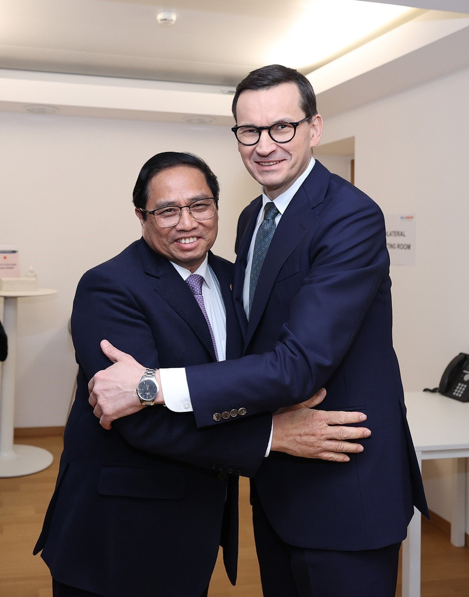 Thủ tướng Phạm Minh Chính gặp Thủ tướng Ba Lan Mateusz Jakub Morawiecki. (Ảnh: Dương Giang/TTXVN)