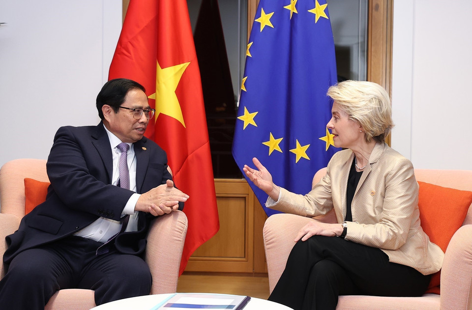 Thủ tướng Phạm Minh Chính gặp Chủ tịch Ủy ban châu Âu (EC) Ursula von der Leyen. (Ảnh: Dương Giang/TTXVN)