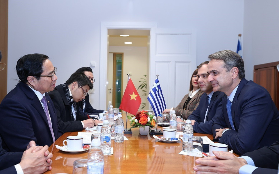 Thủ tướng Phạm Minh Chính gặp Thủ tướng Hy Lạp Kyriakos Mitsotakis. (Ảnh: Dương Giang/TTXVN)