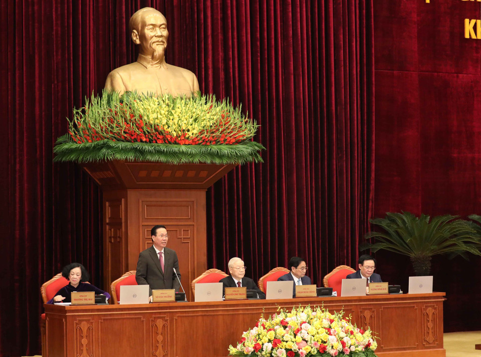 Đồng chí Võ Văn Thưởng, Ủy viên Bộ Chính trị, Chủ tịch nước, điều hành phiên khai mạc Hội nghị Trung ương 8, khóa XIII. (Ảnh: Phương Hoa/TTXVN)