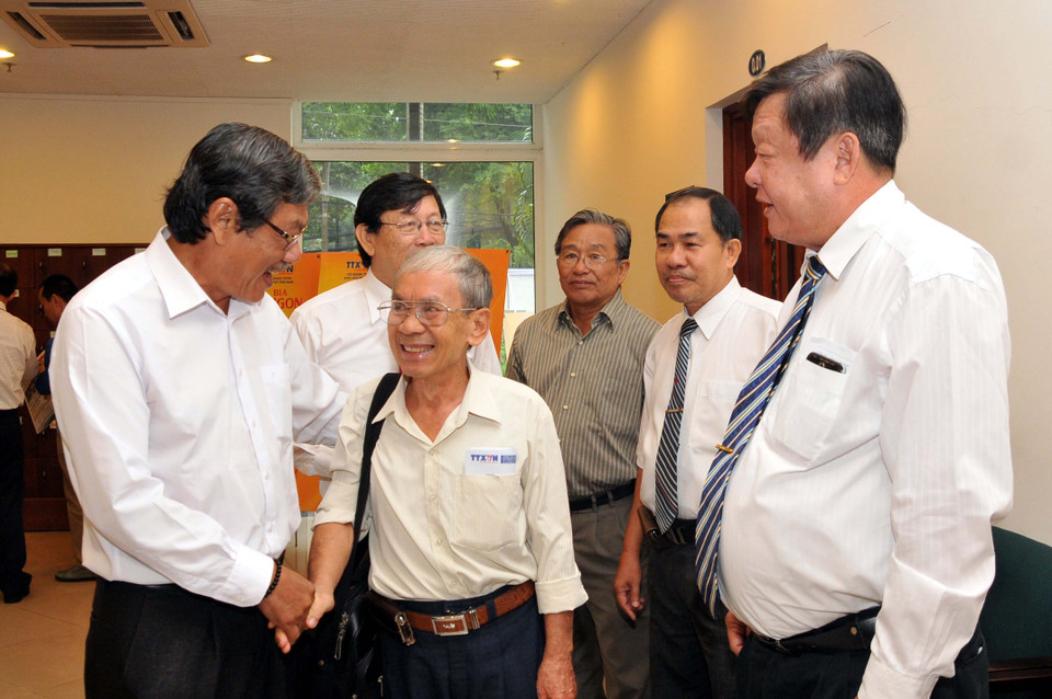 Các cựu phóng viên, biên tập viên Thông tấn xã Giải phóng tại lễ kỷ niệm. (Ảnh: An Hiếu/TTXVN)