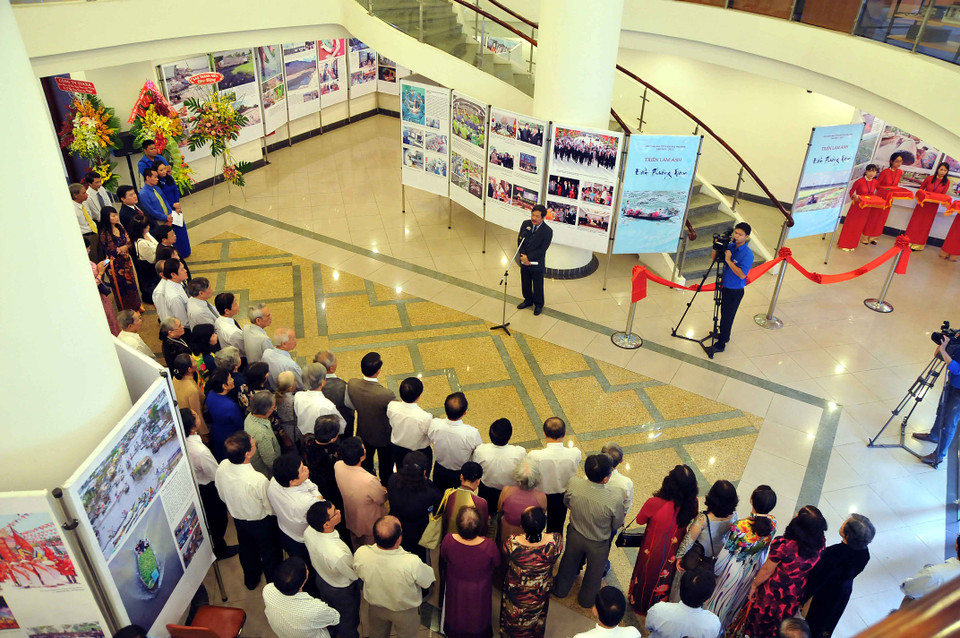 Quang cảnh khai mạc Phòng truyền thống TTXVN tại Cơ quan TTXVN khu vực phía Nam và triển lãm ảnh Đất Phương Nam. (Ảnh: An Hiếu/TTXVN)