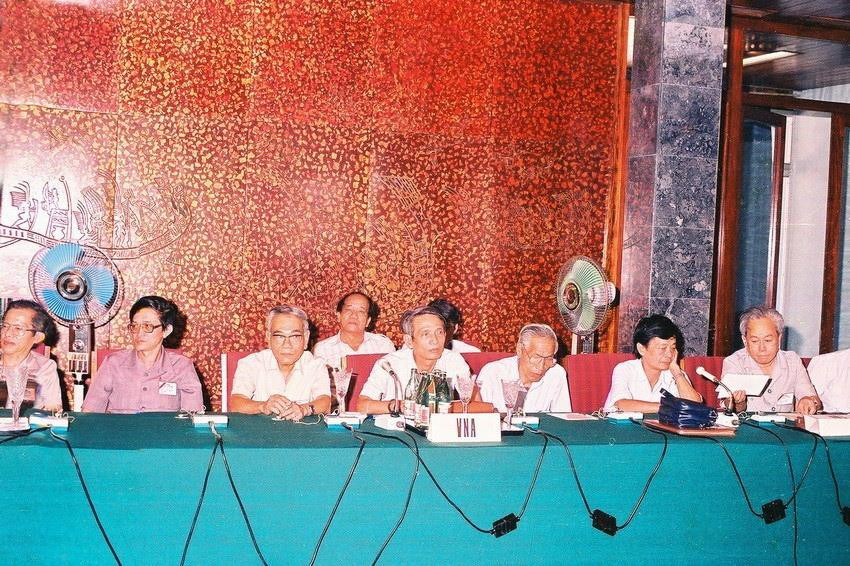 Ðoàn đại biểu TTXVN dự Hội nghị Ban chấp hành OANA lần thứ 10, do TTXVN tổ chức tại Hà Nội từ ngày 17-18/6/1989. (Ảnh: Kim Hùng/TTXVN)