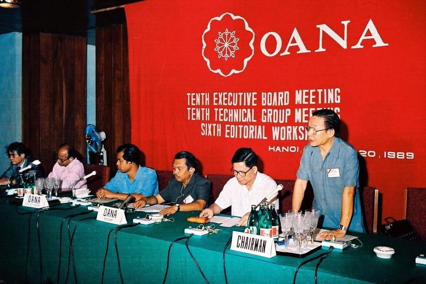 Tổng Giám đốc TTXVN Ðào Tùng phát biểu khai mạc Hội nghị Ban chấp hành OANA lần thứ 10, do TTXVN tổ chức tại Hà Nội từ ngày 17-18/6/1989. (Ảnh: Kim Hùng/TTXVN)