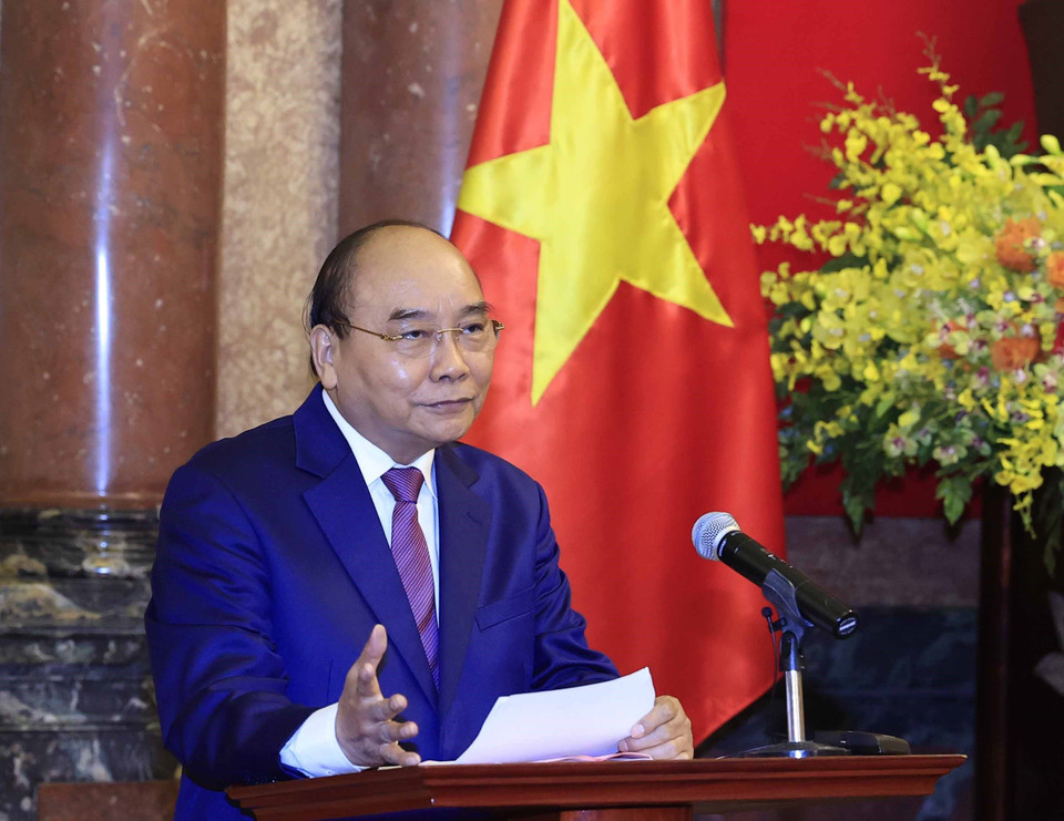  Chủ tịch nước Nguyễn Xuân Phúc phát biểu, giao nhiệm vụ cho các đại sứ, trưởng cơ quan đại diện Việt Nam tại nước ngoài. (Ảnh: Thống Nhất/TTXVN)