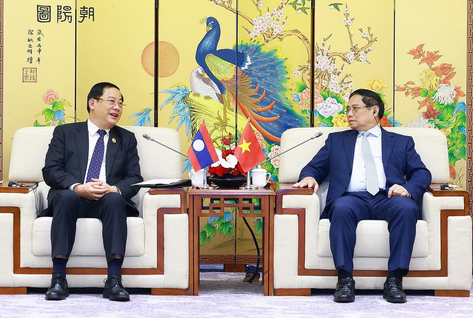 Thủ tướng Phạm Minh Chính tiếp Thủ tướng Lào Sonexay Siphandone. (Ảnh: Dương Giang/TTXVN)