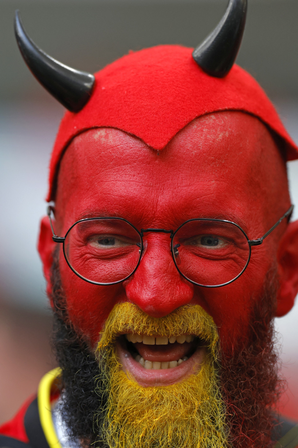 Cổ động viên Bỉ cổ vũ đội nhà trong trận gặp Maroc ở Doha, Qatar. (Ảnh: AFP/TTXVN)