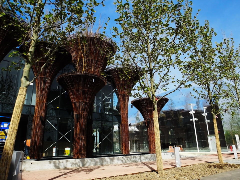 Nhà Việt Nam đã được khẩn trương hoàn thiện nội và ngoại thất trước giờ chính thức Khai mạc Expo Milan2015. (Ảnh: Quang Thanh/Vietnam+)