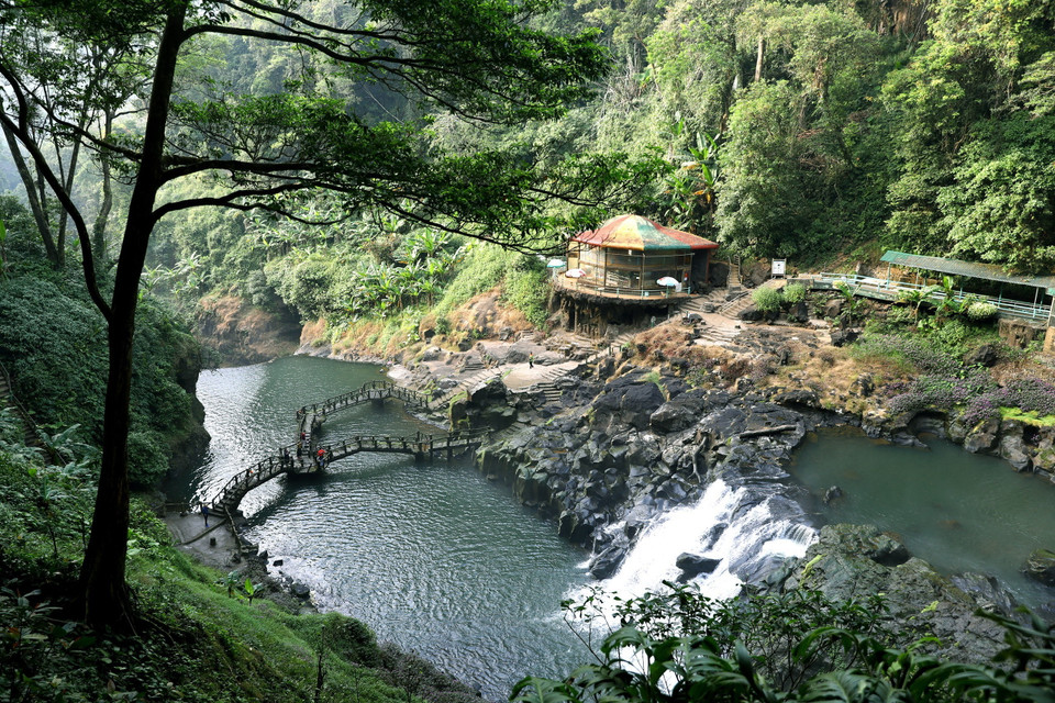 Các công trình phục vụ du lịch tại đây đều được xây dựng để gần gũi với thiên nhiên. (Ảnh: Huy Hùng/TTXVN)