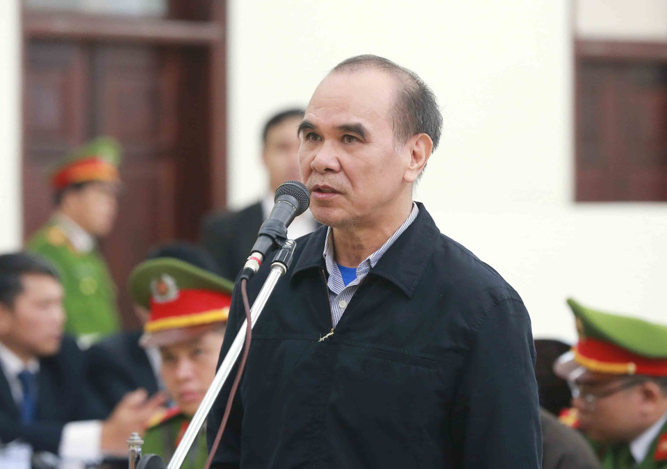 Bị cáo Cao Duy Hải (sinh năm 1961, nguyên Tổng Giám đốc MobiFone) khai báo trước tòa. (Ảnh: Doãn Tấn/TTXVN)