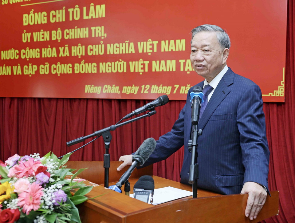 Chủ tịch nước Tô Lâm phát biểu tại buổi gặp gỡ cộng đồng người Việt Nam tại Lào. (Ảnh: Nhan Sáng/TTXVN)