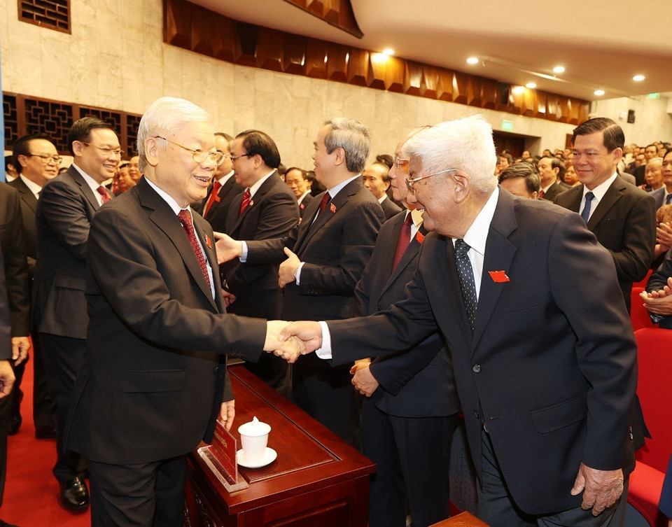 Tổng Bí thư, Chủ tịch nước Nguyễn Phú Trọng với các đồng chí lãnh đạo, nguyên lãnh đạo Đảng, Nhà nước dự Đại hội. (Ảnh: Trí Dũng/TTXVN)