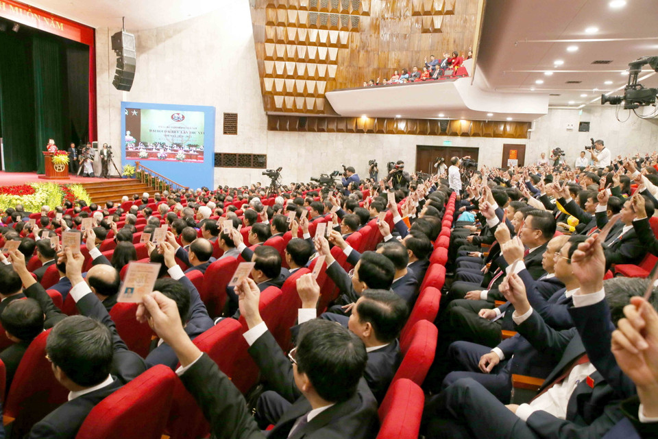 Đại biểu biểu quyết thông qua chương trình đại hội. (Ảnh: Phương Hoa/TTXVN)