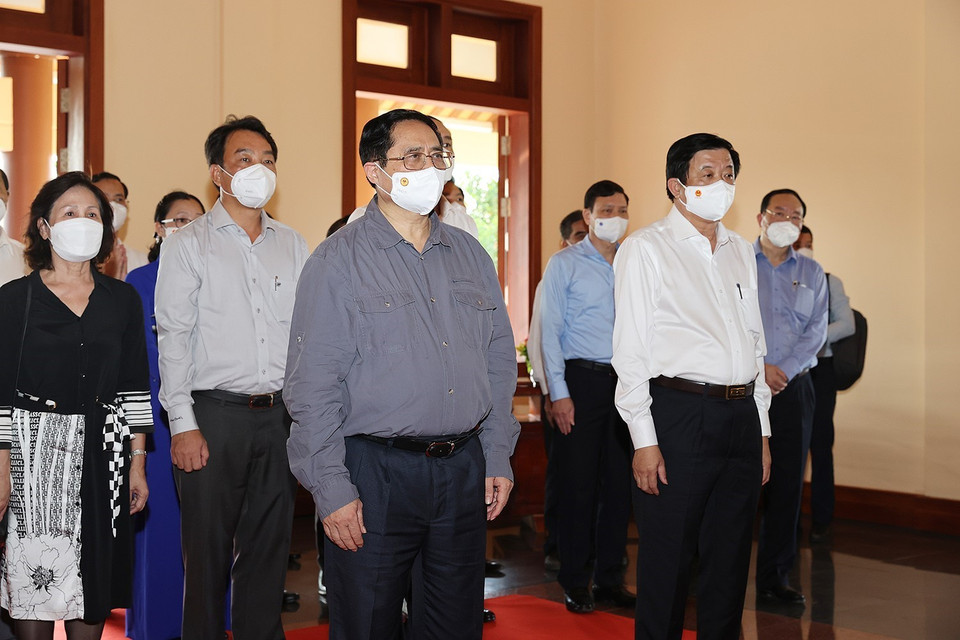 Quang cảnh lễ dâng hương. (Ảnh: Dương Giang/TTXVN)