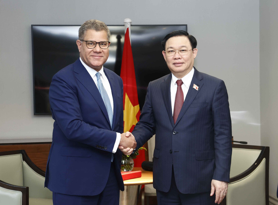 Chủ tịch Quốc hội Vương Đình Huệ tiếp ông Alok Sharma, Alok Sharma, Chủ tịch Hội nghị thượng đỉnh Các bên tham gia công ước khung của Liên hợp quốc về biến đổi khí hậu lần thứ 26 sắp tới (COP26). (Ảnh: Doãn Tấn/TTXVN)