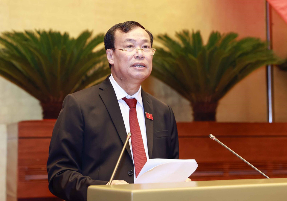 Chủ nhiệm Ủy ban Quốc phòng và An ninh của Quốc hội Lê Tấn Tới trình bày Báo cáo Giải trình, Tiếp thu, Chỉnh lý Dự thảo Luật Căn cước. (Ảnh: Doãn Tấn/TTXVN)