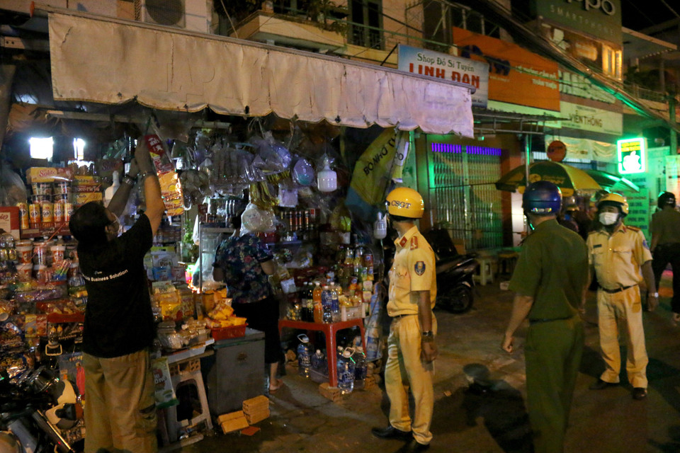 Nếu từ ngày 20- 26/10, thành phố có 93 ca mắc COVID-19 cộng đồng, thì từ ngày 27/10-2/11, số ca mắc mới tăng mạnh với 318 trường hợp. (Ảnh: Nguyễn Thanh/TTXVN)