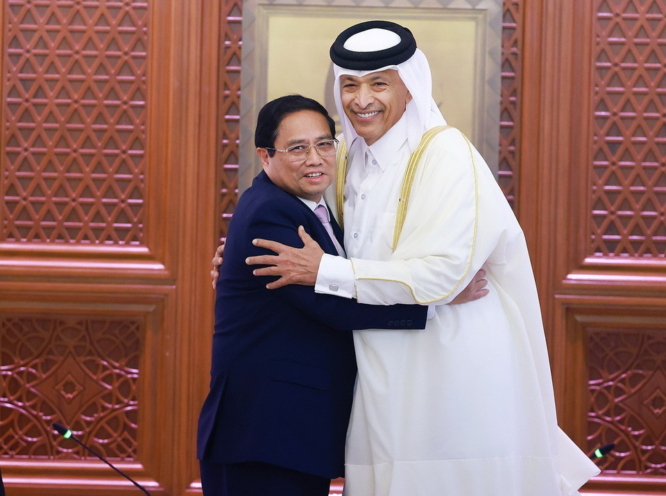 Thủ tướng Phạm Minh Chính hội kiến Chủ tịch Quốc hội Qatar Hassan bin Abdullah Al-Ghanim. (Ảnh: Dương Giang/TTXVN)