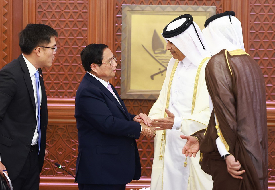 Thủ tướng Phạm Minh Chính hội kiến Chủ tịch Quốc hội Qatar Hassan bin Abdullah Al-Ghanim. (Ảnh: Dương Giang/TTXVN)