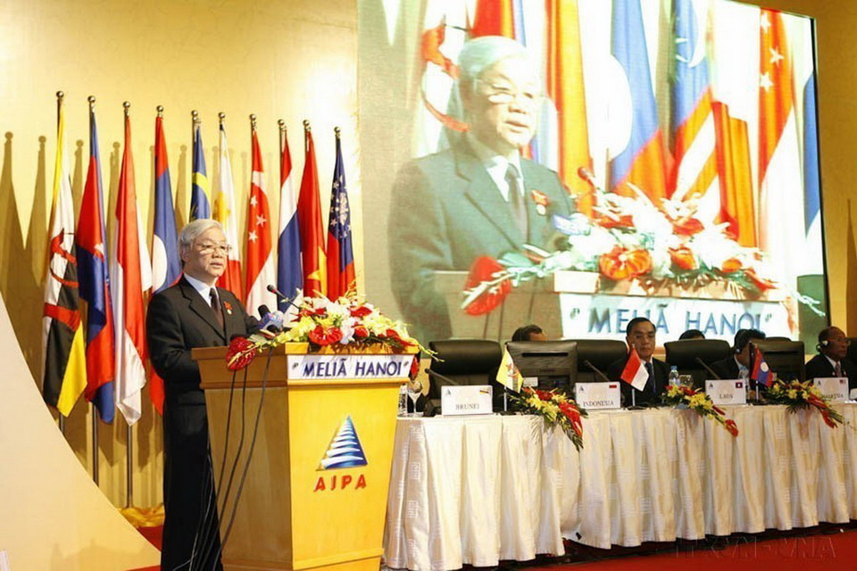 Chủ tịch Quốc hội Nguyễn Phú Trọng, Chủ tịch Đại hội đồng AIPA-31 đọc diễn văn bế mạc Đại hội đồng Liên nghị viện các quốc gia Đông Nam Á (AIPA-31), ở Thủ đô Hà Nội (24/9/2010). (Ảnh: Trí Dũng/TTXVN)