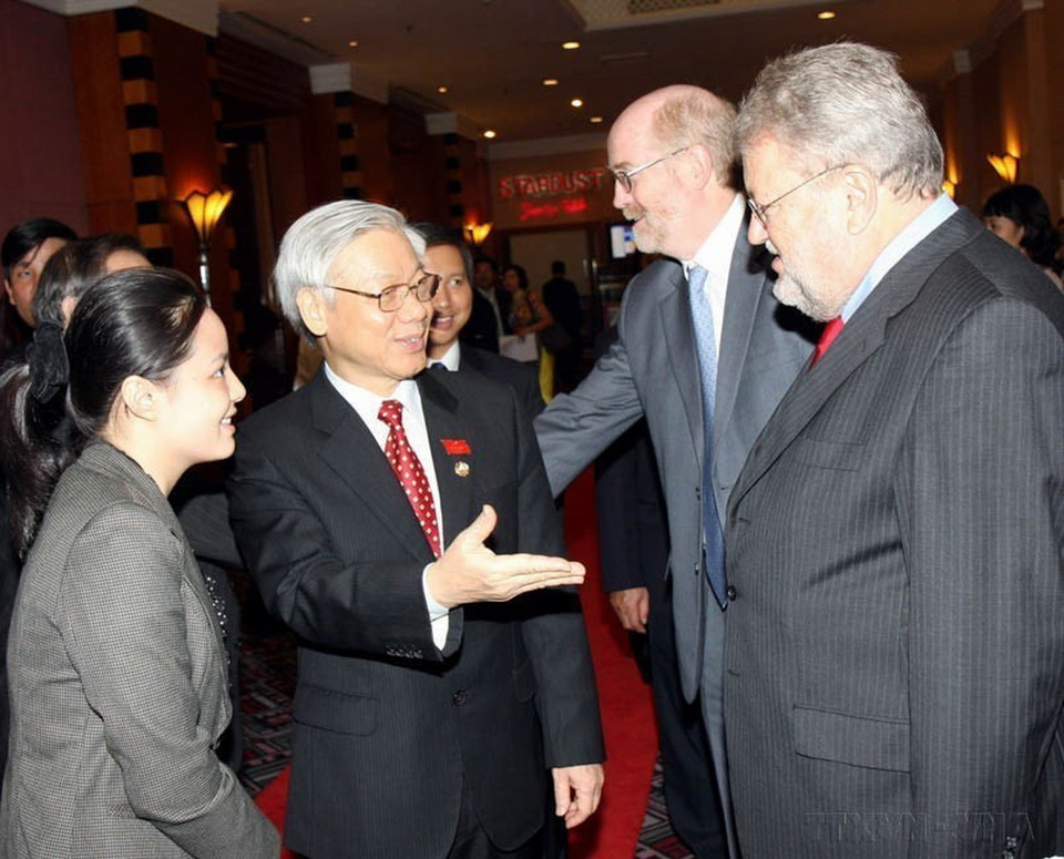 Chủ tịch Quốc hội Nguyễn Phú Trọng gặp gỡ các đại biểu tại lễ khai mạc Đại hội đồng Liên nghị viện Hiệp hội các quốc gia Đông Nam Á lần thứ 31 (AIPA-31) diễn ra tại Hà Nội, sáng 21/9/2010. (Ảnh:Trọng Đức/TTXVN)