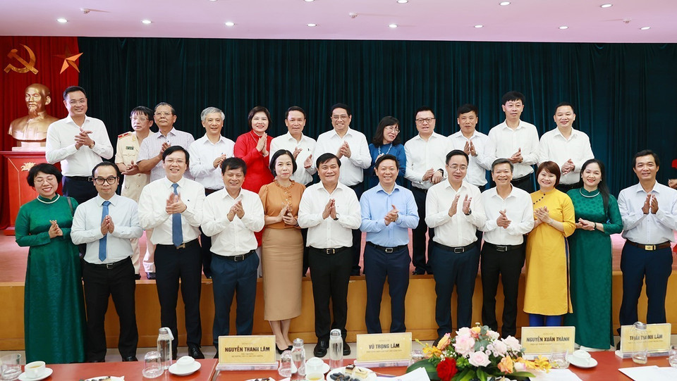 Thủ tướng Phạm Minh Chính với các đại biểu. (Ảnh: Dương Giang/TTXVN)