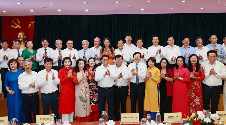 Thủ tướng Phạm Minh Chính với các đại biểu. (Ảnh: Dương Giang/TTXVN)