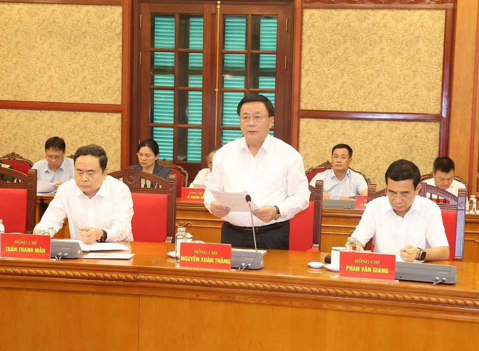 Đồng chí Nguyễn Xuân Thắng, Ủy viên Bộ Chính trị, Chủ tịch Hội đồng Lý luận Trung ương, Giám đốc Học viện Chính trị Quốc gia Hồ Chí Minh, Thường trực Tiểu ban Văn kiện, Tổ trưởng Tổ biên tập phát biểu. (Ảnh : Trí Dũng/TTXVN)
