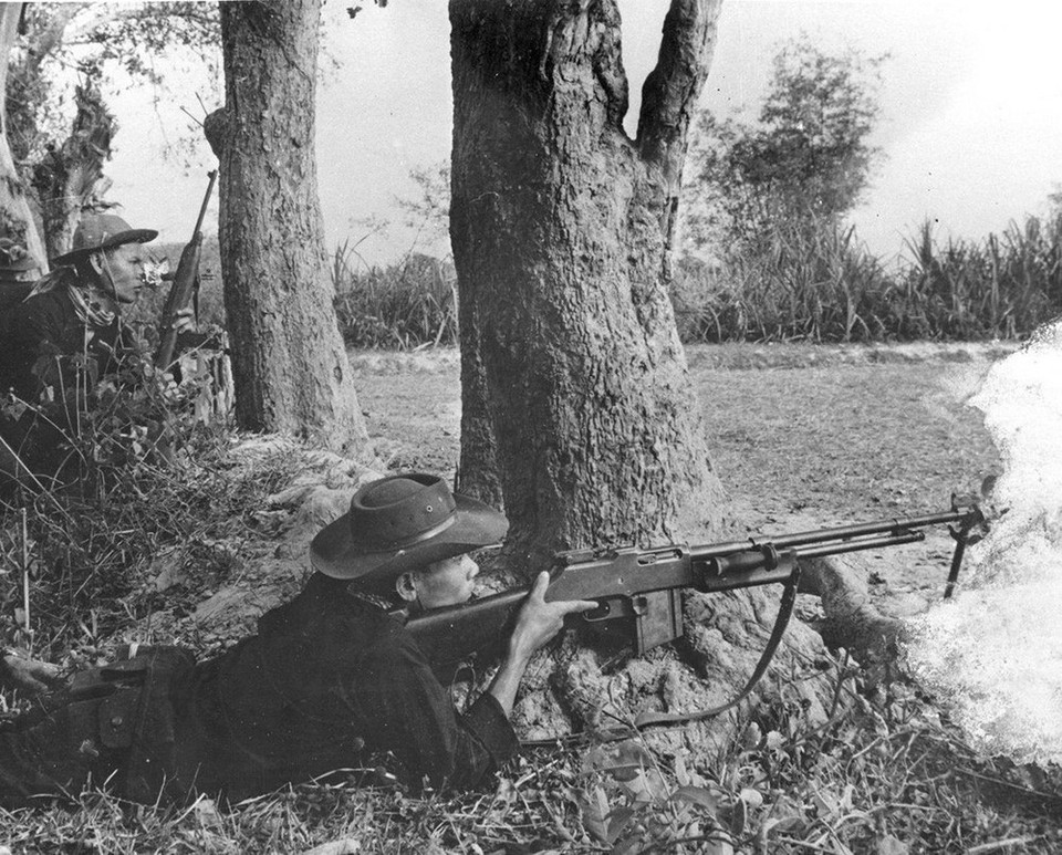 Cùng với các mũi tiến công của những đơn vị chủ lực, dân quân du kích địa phương đã kết hợp với bộ đội các phân khu tiến công vào hệ thống đồn, bốt của địch. (Ảnh: Tư liệu/TTXVN phát)