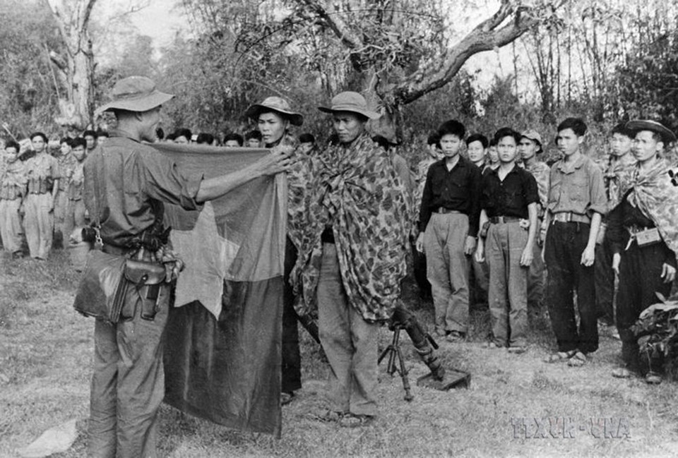 Lực lượng vũ trang nhân dân Sài Gòn-Gia Định đã thể hiện sức mạnh, ý chí, quyết tâm cao độ, hoàn thành xuất sắc nhiệm vụ, góp phần làm nên những chiến công lịch sử trong chiến dịch Tết Mậu Thân 1968. Trong ảnh: Quân Giải phóng mặt trận Sài Gòn-Gia Định tuyên thệ, nhận nhiệm vụ trước giờ xuất kích. (Ảnh: Tư liệu TTXVN)