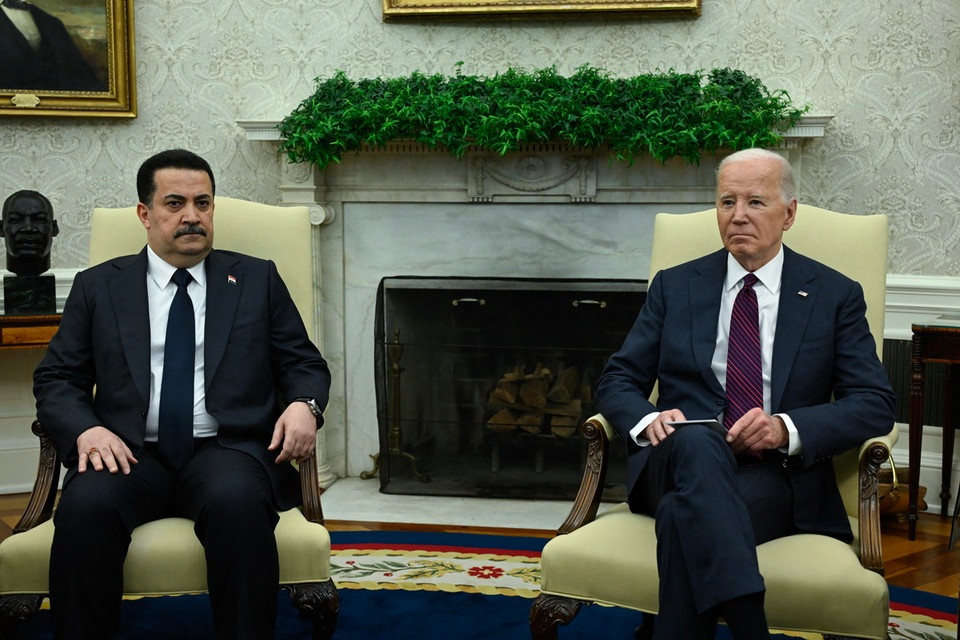 Ngày 15/4, phát biểu trong cuộc gặp Thủ tướng Iraq Mohamed Shia al-Sudani (trái) tại Nhà Trắng, Tổng thống Mỹ Joe Biden (phải) cho biết Mỹ muốn ngăn chặn xung đột ở Trung Đông lan rộng, nhưng cam kết sẽ bảo vệ Israel sau cuộc tấn công của Iran nhằm vào đồng minh chủ chốt của Washington. (Ảnh: AFP/TTXVN)