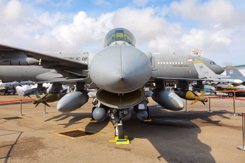 Máy bay chiến đấu đa nhiệm F-16 D+ Fighting Falcon của không quân Singapore. 