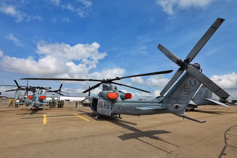 Trực thăng MH-60R Seahawk và Trực thăng AH-1Z Viper của Hải quân Mỹ.