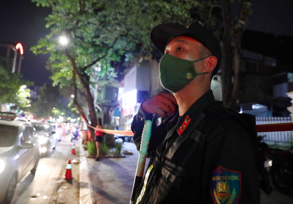 Lực lượng Công an thành phố Hà Nội đã ứng trực 100% quân số đê đảm bảo cho người dân có kỳ nghỉ Lễ Quốc khánh 2/9 an toàn và vui vẻ.(Ảnh: Phạm Kiên/TTXVN)