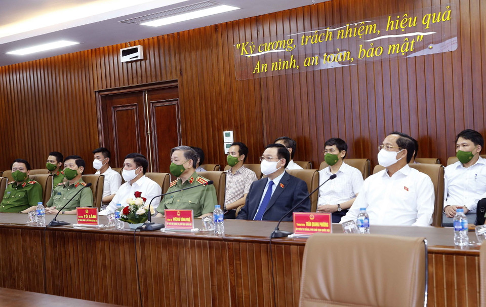 Chủ tịch Quốc hội Vương Đình Huệ và Bộ trưởng Bộ Công an Tô Lâm cùng các đại biểu. (Ảnh: Doãn Tấn/TTXVN)