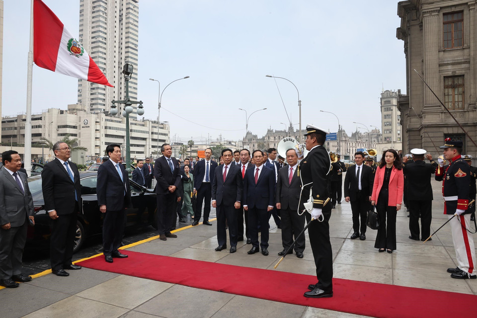 Nghi thức đón Chủ tịch nước Lương Cường tại Tòa án Tối cao Peru. (Ảnh: Lâm Khánh/TTXVN)