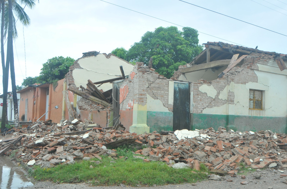 Quang cảnh hoang tàn của thị trấn. (Ảnh: Việt Hùng/Vietnam+)