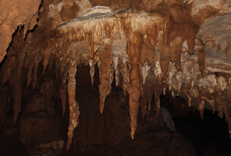 Vẻ đẹp độc đáo, lạ mắt của những nhũ đá trong hang động Huổi Cang. (Ảnh: Xuân Tiến/TTXVN)