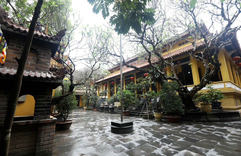 Quang cảnh chùa Quán Sứ vắng vẻ trong ngày Rằm tháng 3. (Ảnh: Văn Điệp/TTXVN)