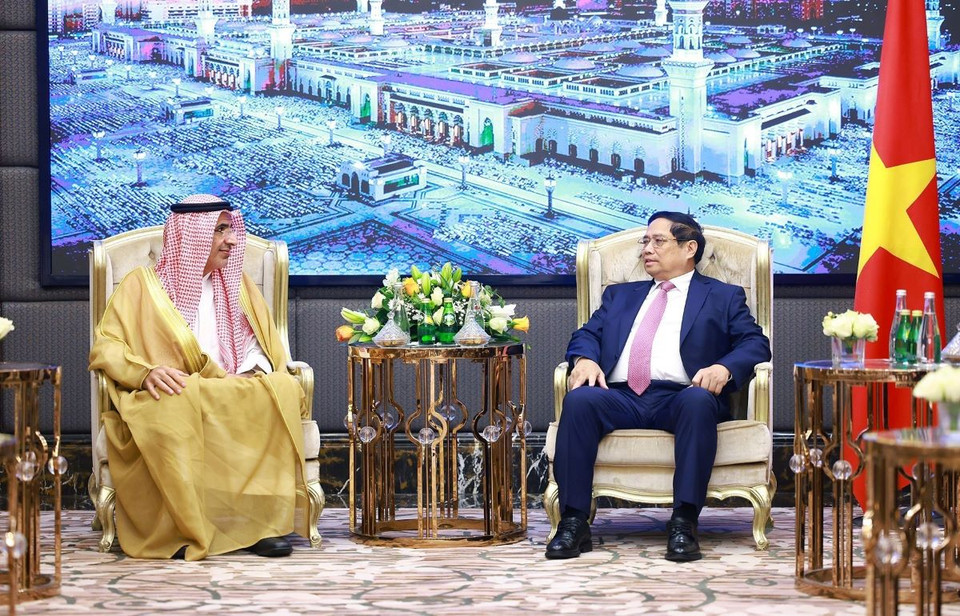 Thủ tướng Phạm Minh Chính tiếp ông Sulaiman bin Abdulrahman AlRumaih, Tổng Giám đốc Công ty Đầu tư Nông nghiệp và Chăn nuôi Saudi Arabia (SALIC). (Ảnh: Dương Giang/TTXVN)