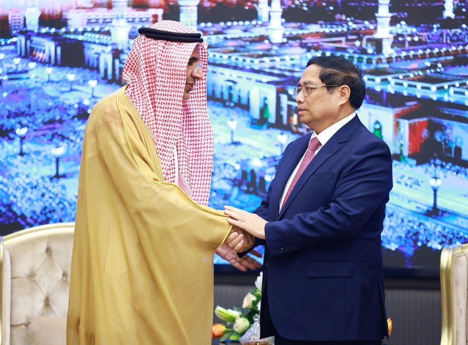 Thủ tướng Phạm Minh Chính tiếp ông Sulaiman bin Abdulrahman AlRumaih, Tổng Giám đốc Công ty Đầu tư Nông nghiệp và Chăn nuôi Saudi Arabia (SALIC). (Ảnh: Dương Giang/TTXVN)