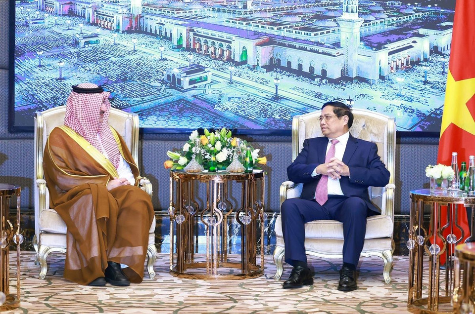Thủ tướng Phạm Minh Chính tiếp ông Sultan Al-Marshad, Giám đốc điều hành Quỹ Phát triển Saudi Arabia. (Ảnh: Dương Giang/TTXVN)