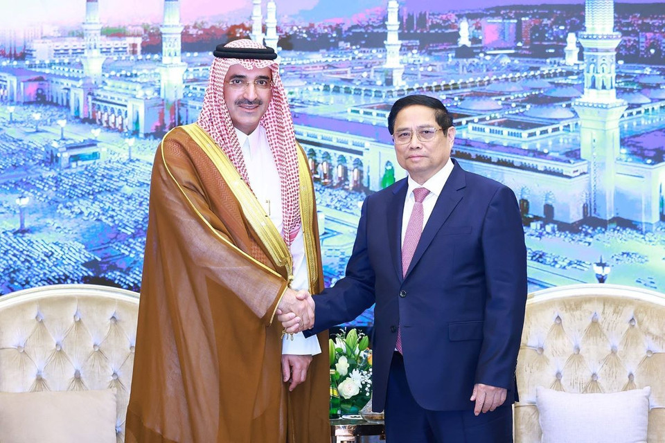 Thủ tướng Phạm Minh Chính tiếp ông Sultan Al-Marshad, Giám đốc điều hành Quỹ Phát triển Saudi Arabia. (Ảnh: Dương Giang/TTXVN)