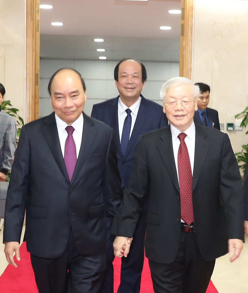 Thủ tướng Chính phủ Nguyễn Xuân Phúc đón Tổng Bí thư, Chủ tịch nước Nguyễn Phú Trọng đến dự Hội nghị. (Ảnh: Trí Dũng/TTXVN)