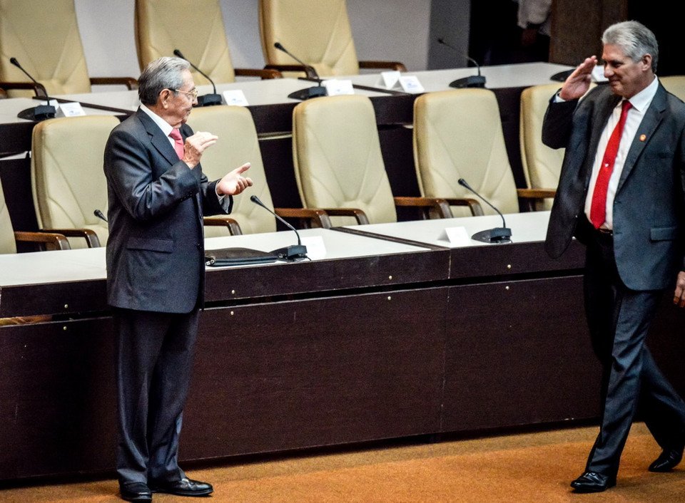 Ngày 19/4/2018, sau hai ngày làm việc, Quốc hội Cuba khóa IX đã thống nhất bầu đồng chí Miguel Diaz-Canel Bermudez giữ chức Chủ tịch Hội đồng Nhà nước và Hội đồng Bộ trưởng Cuba, kế nhiệm đồng chí Raul Castro, làm lãnh đạo đất nước Cuba. (Ảnh: Lê Hà/TTXVN)