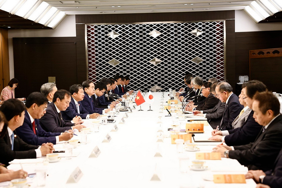 Chủ tịch Quốc hội Trần Thanh Mẫn làm việc với 2 đồng Chủ tịch Ủy ban Kinh tế Nhật-Việt Keidanren. (Ảnh: Doãn Tấn /TTXVN)