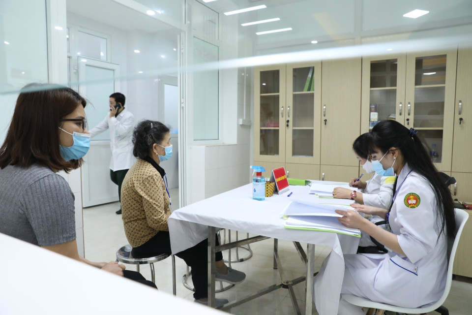 Khu khám sàng lọc trước tiêm tại Học viện Quân y. (Ảnh: Minh Quyết/TTXVN)