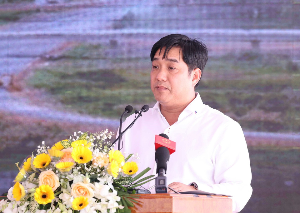 Ông Hồ Minh Hoàng, Chủ tịch Hội đồng quản trị Tập đoàn Đèo Cả, Chủ tịch Hội đồng quản trị Công ty cổ phần BOT Trung Lương-Mỹ Thuận phát biểu. (Ảnh: Thống Nhất/TTXVN)