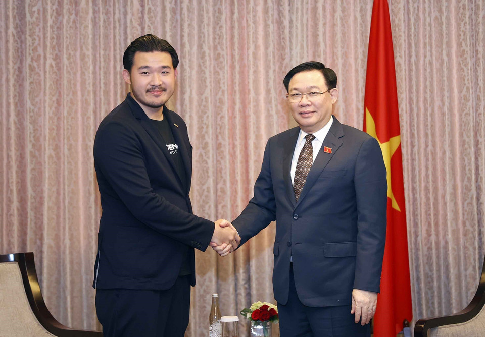 Chủ tịch Quốc hội Vương Đình Huệ tiếp ông Michael Jizhar, Phó Chủ tịch cấp cao Tập đoàn Modena. (Ảnh: Doãn Tấn/TTXVN)